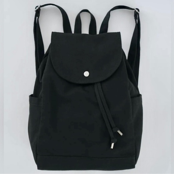 BAGGU Handbags - NWOT BAGGU BLACK Drawstring Backpack